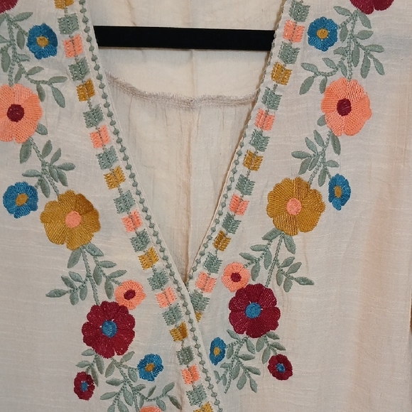 Entro Beige Floral Embroidered Blouse - Picture 2 of 7